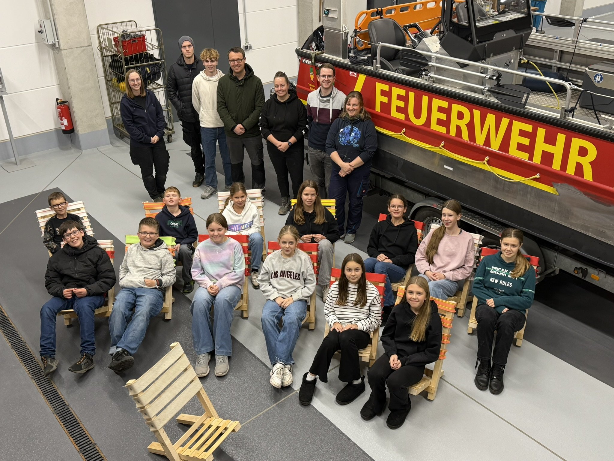 Jugendfeuerwehr%202025-11-17%20St%C3%BChle%20bauen%20%284%29